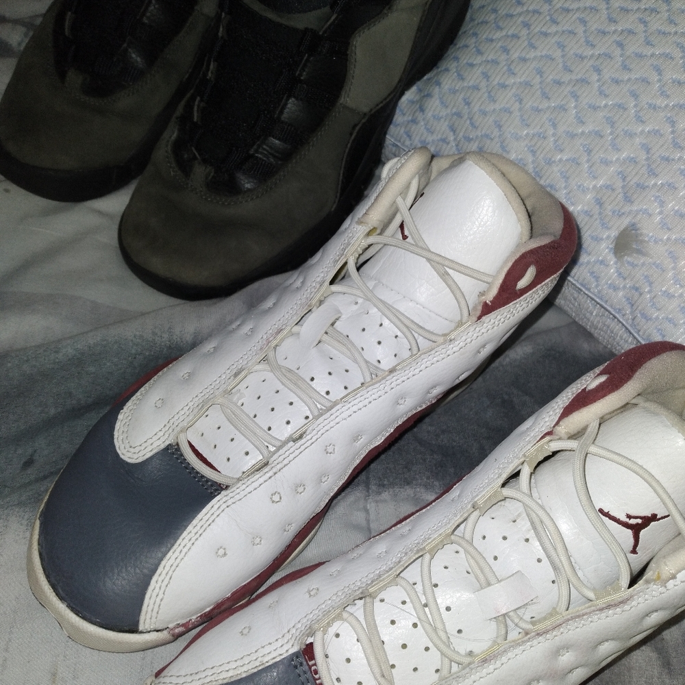 Lot of 2 pairs of jordan 5.5 size